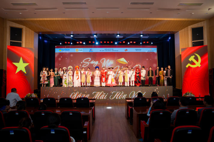 Sinh viên HUTECH thắp sáng niềm tự hào Việt qua chuỗi đồ án nghệ thuật hoành tráng 265