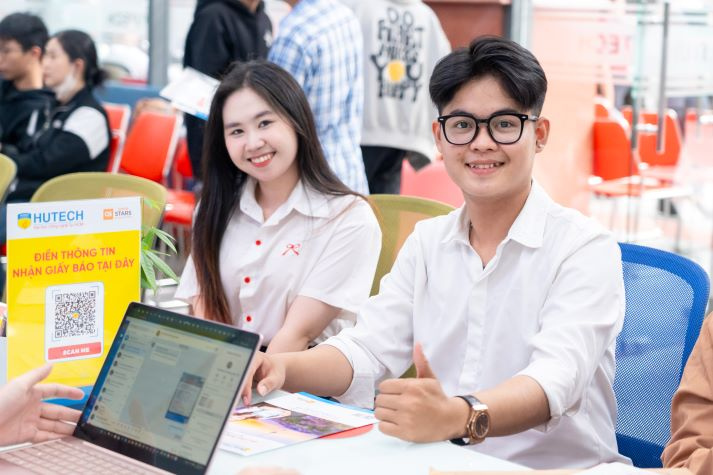 Tân sinh viên Quản trị kinh doanh và Marketing HUTECH được chủ động chọn cơ sở học tập từ khóa 2026 60