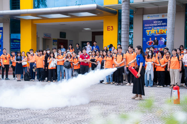 [Video] Sinh viên Khoa Luật lan tỏa tinh thần thượng tôn pháp luật 68