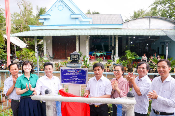 Khoa Tài chính - Thương mại bàn giao công trình vì sức khỏe cộng đồng tại tỉnh Vĩnh Long 58