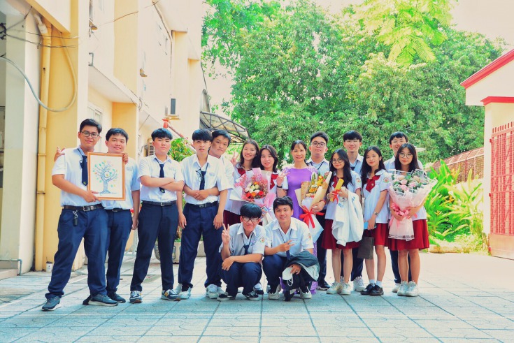Gia Bảo còn là một Bí thư Đoàn Thanh niên năng nổ, nhiệt tình suốt ba năm theo học tại Trường THPT Nguyễn Hiền