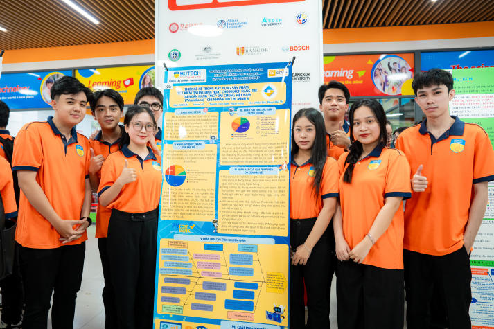 Khi ý tưởng chạm thực tiễn: Sinh viên Khoa Tài chính - Thương mại tỏa sáng tại Trưng bày poster Dự án doanh nghiệp 38