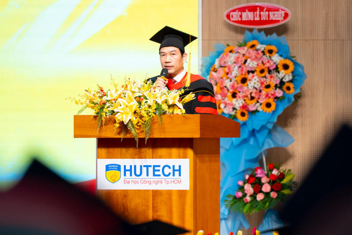 Khép lại hành trình giảng đường, mở ra hành trình trách nhiệm: HUTECH trao bằng tốt nghiệp cho các tân khoa 24