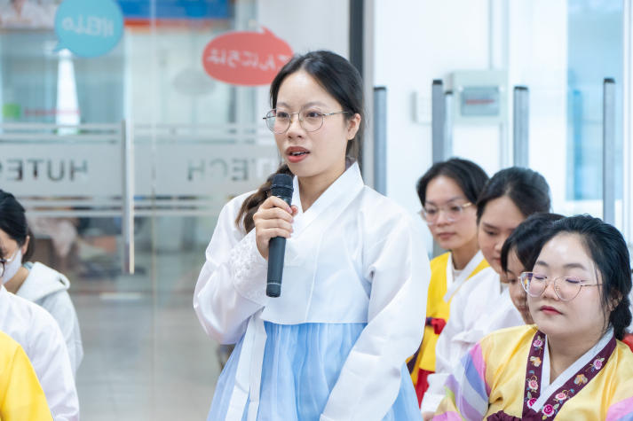 Gặp gỡ Tổng lãnh sự Hàn Quốc, sinh viên Khoa Hàn Quốc học được tiếp thêm động lực học tập 81