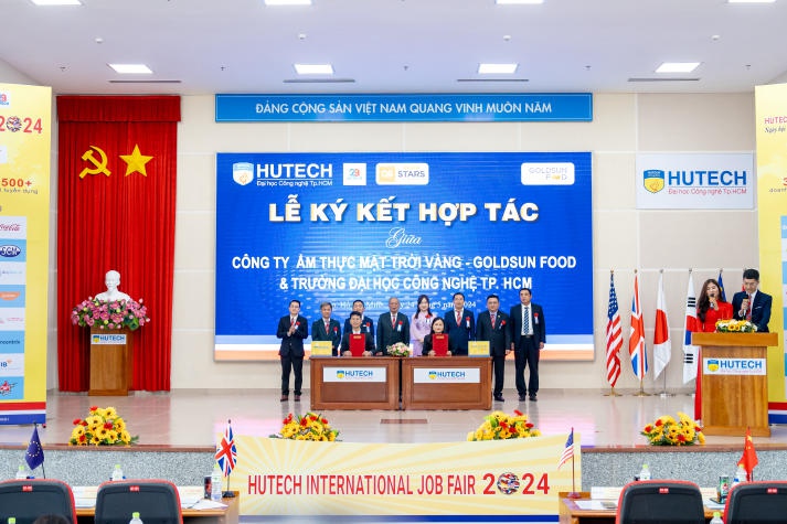 [Video] Sinh viên hào hứng “săn” hơn 1.500 đầu việc hấp dẫn tại “HUTECH International Job Fair 2024” 152