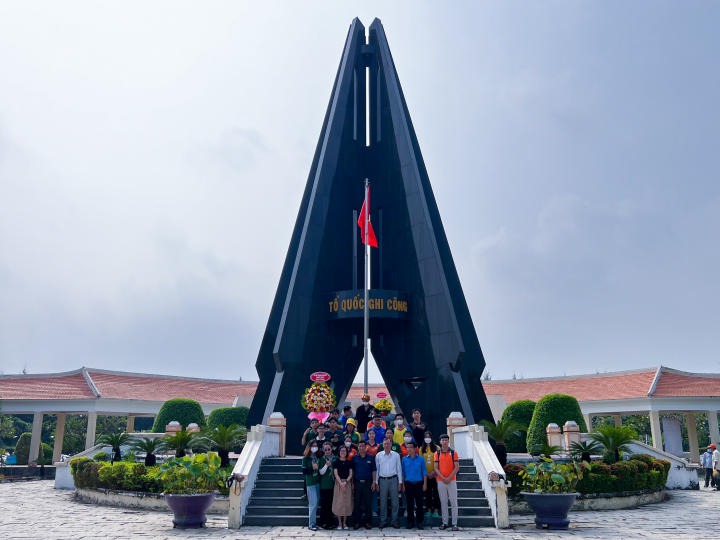 “Én vàng” Viện Khoa học Ứng dụng lan tỏa sắc xuân với chiến dịch “Cánh én mùa xuân 2023” 98