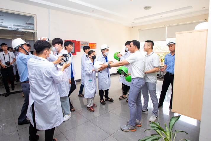 Sinh viên Khoa Thú y - Chăn nuôi HUTECH trải nghiệm thực tế thú vị tại chuyến tham quan Công ty TNHH CJ Vina Agri 39