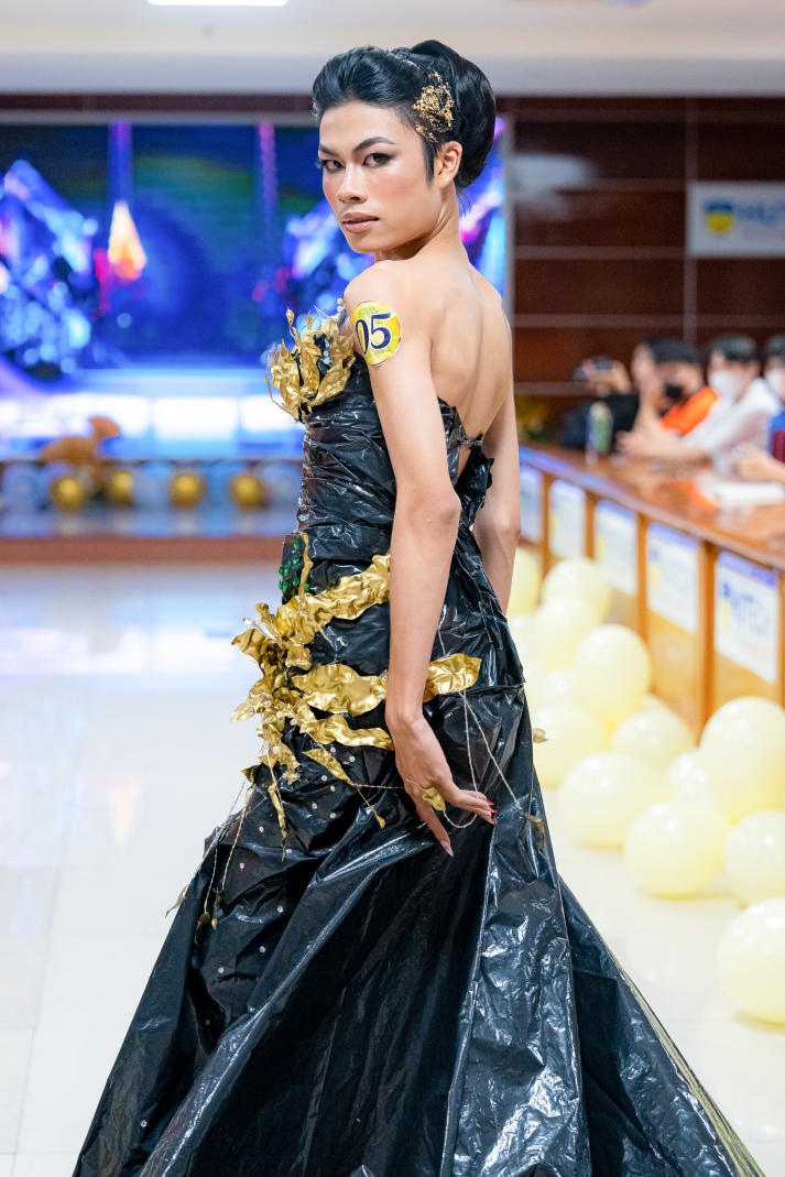 Mãn nhãn với loạt thiết kế độc đáo tại vòng Chung kết cuộc thi thời trang tái chế của Khoa Quản trị kinh doanh HUTECH 54