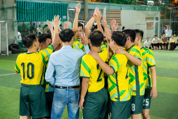 [Hội thao CB-GV-NV HUTECH 2025]: VPT-VPHĐT-P.NS-TT.KĐ-ĐBCL-B.TTr-TT.IT đăng quang ngôi vương Bóng đá nam 32