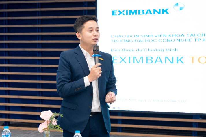 [Video] Sinh viên Công nghệ tài chính HUTECH trải nghiệm thực tế chuyển đổi số tại Eximbank 26