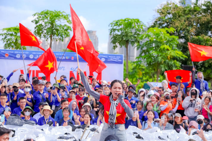 Sinh viên Khoa Trung Quốc học HUTECH lan tỏa tinh thần sống xanh tại Chiến dịch “Clean Up Việt Nam” lần thứ 7 25