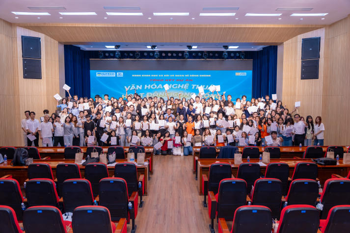 Khoa Khoa học Xã hội và Quan hệ Công chúng tôn vinh loạt dự án ý nghĩa của sinh viên 121