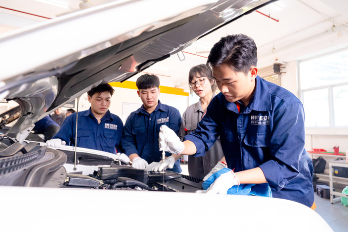 HUTECH chính thức công bố điểm chuẩn năm 2025: 15 - 21 điểm 11