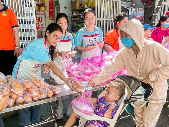 Sinh viên Khoa Điều dưỡng - Kỹ thuật y học trao yêu thương, lan tỏa trách nhiệm đến cộng đồng 33