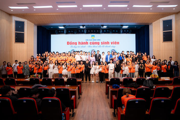 “Đồng hành cùng sinh viên” - Hành trình kết nối thế hệ và lan tỏa tư duy tài chính tích cực 102