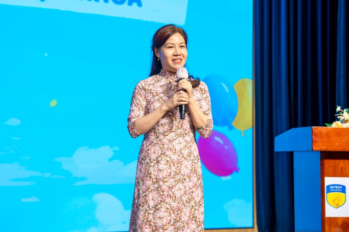 Sôi động, đa sắc màu: Tân sinh viên Khoa Trung Quốc học “cháy” hết mình tại Đêm nhạc hội chào năm học mới 94