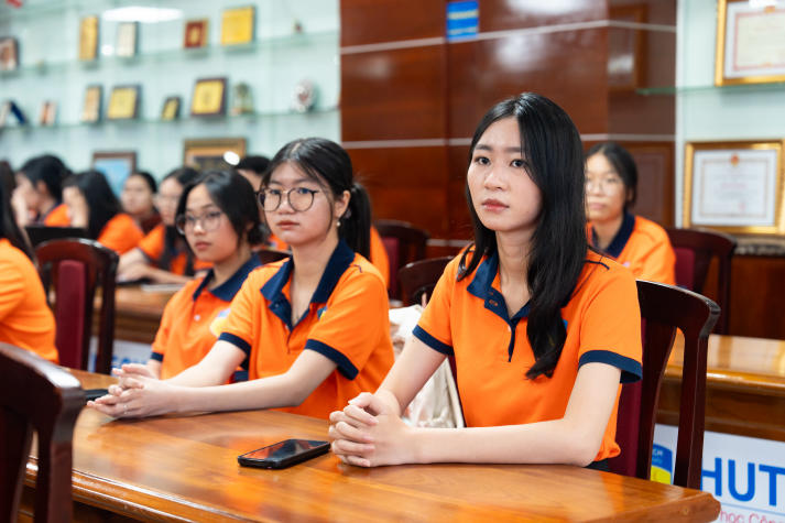 Cơ hội cho Gen Z HUTECH gặp gỡ tiền bối, tích lũy “bí kíp sinh tồn” tại nơi làm việc vào ngày 14/6 29