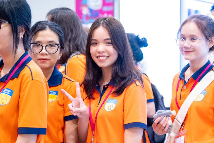 Sinh viên Khoa Nhật Bản học tích luỹ kiến thức thực tế hữu ích từ chuyến tham quan Trung tâm mua sắm AEON Bình Tân 88