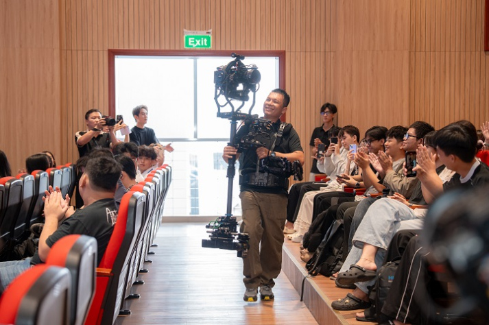 [Video] Steadicam Lê Bảo Hân tiếp lửa nghề, truyền cảm hứng đến sinh viên HUTECH 25