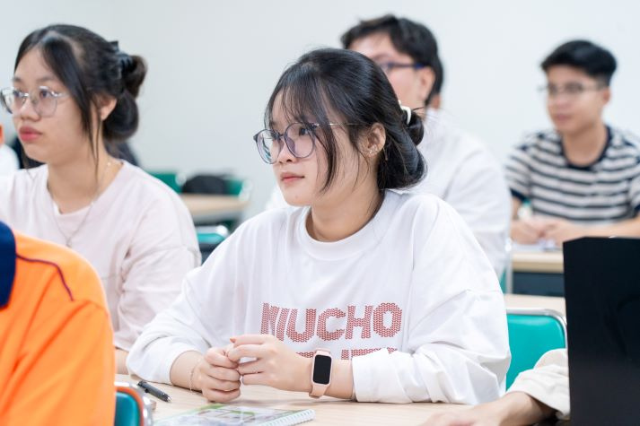[Video] “Full pin” ngày đầu năm học mới, HUTECH-ers khởi động nhịp học tập đầy hứng khởi 81