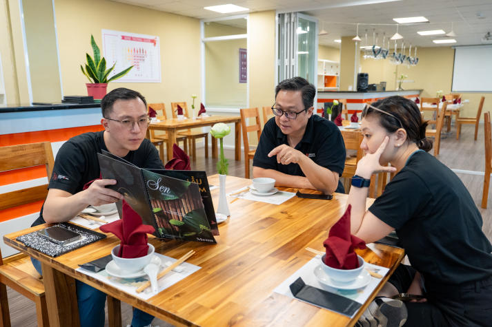 Nhà hàng SEN: Dấu ấn đồ án tốt nghiệp giàu bản sắc Á của sinh viên HUTECH 32