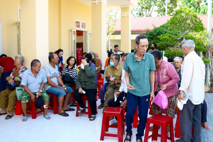 Tuổi trẻ Khoa Khoa học Xã hội và Quan hệ Công chúng tổ chức khám bệnh miễn phí cho hơn 200 người dân tại TP. Phan Thiết 23