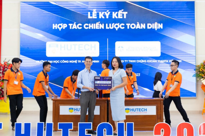 Khoa Công nghệ thông tin HUTECH tổng kết phong trào sinh viên và phát động phong trào năm học 2023-2024 85