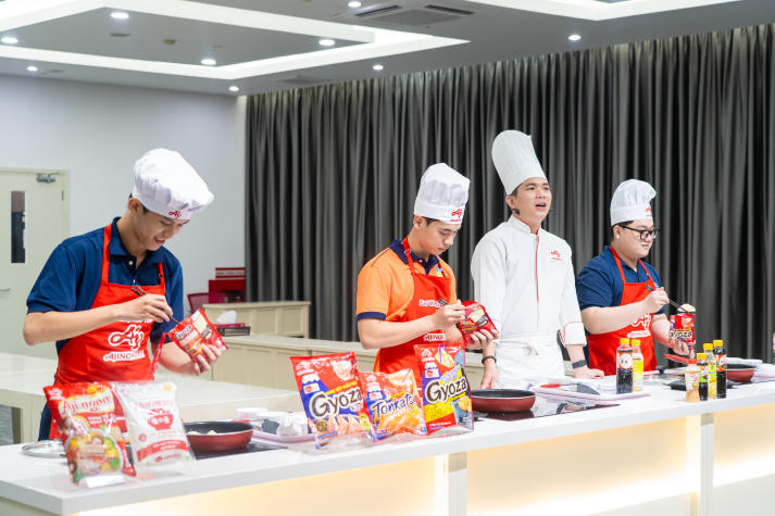 Sinh viên Công nghệ thực phẩm “mắt thấy, tay chạm” quy trình sản xuất xanh tại Nhà máy Ajinomoto Việt Nam 42