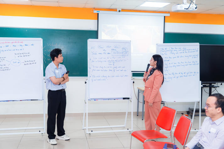 Sử dụng ngôn ngữ trong giao tiếp: Chìa khóa để thấu hiểu và hỗ trợ sinh viên HUTECH 92