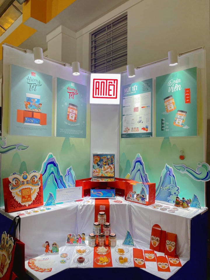 Mãn nhãn với loạt thiết kế ấn tượng trong triển lãm đồ họa vốn cổ và đồ họa bao bì của sinh viên Thiết kế đồ họa HUTECH 98