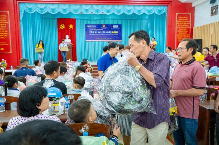 HUTECH viết tiếp hành trình thiện nguyện “Cho đi là còn mãi” tại tỉnh Tiền Giang 151