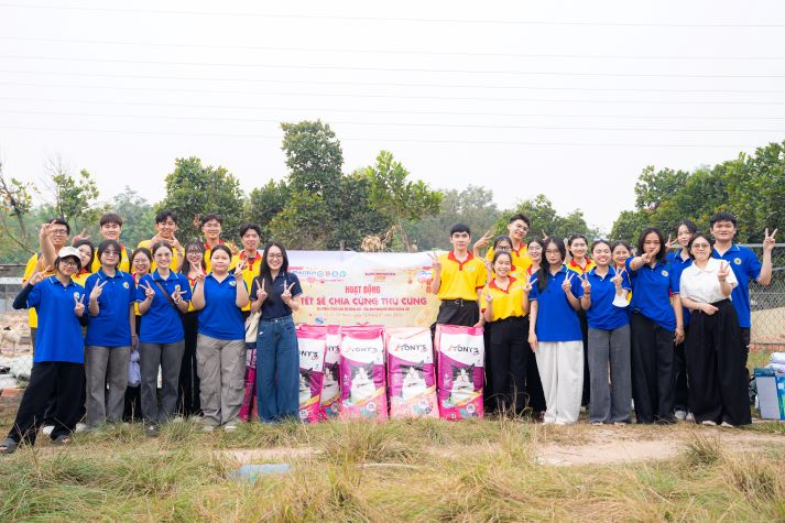 Sinh viên Khoa Thú y lan tỏa yêu thương qua hoạt động chăm sóc động vật trong chiến dịch Xuân tình nguyện 61