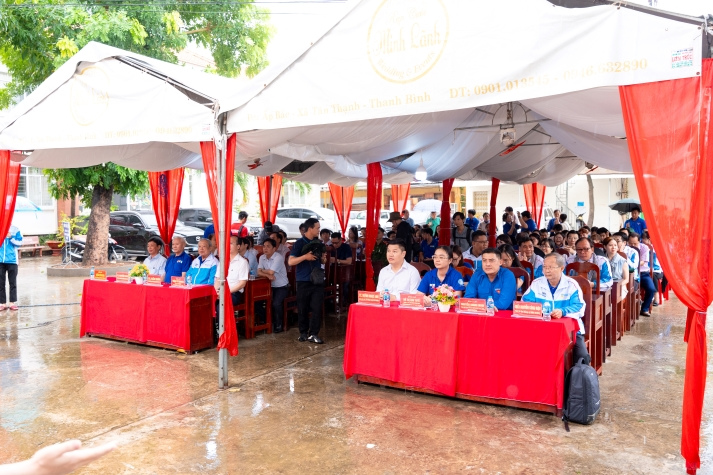 Mùa hè xanh HUTECH 2025: Bước chân tình nguyện, lan tỏa niềm tin 138