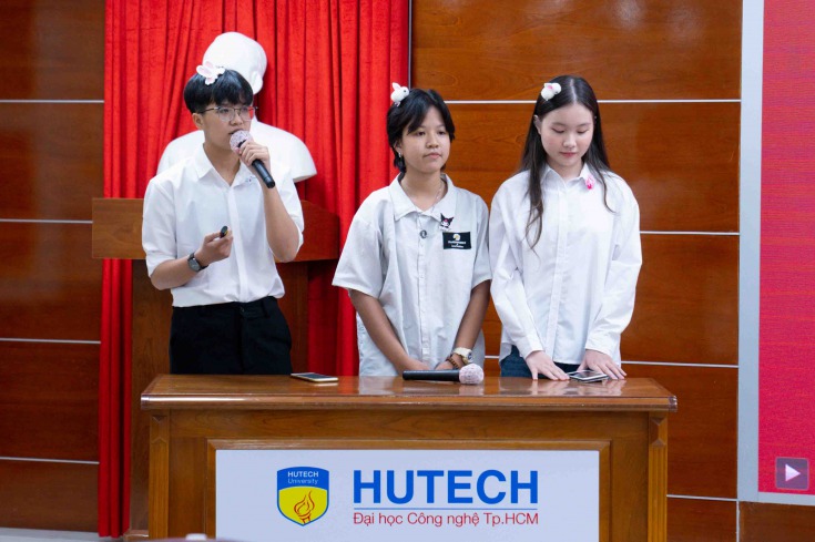 Sinh viên khoa Công nghệ thông tin giành Giải nhất cuộc thi hùng biện tiếng Anh “Proud to be HUTECH- ers” 47