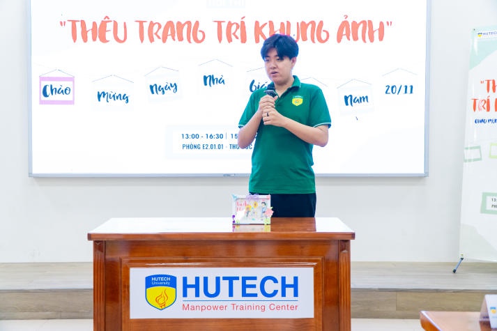 Từng đường kim mũi chỉ gắn kết tình cảm thầy trò tại hội thi thêu trang trí khung ảnh của Viện Khoa học Ứng dụng 64