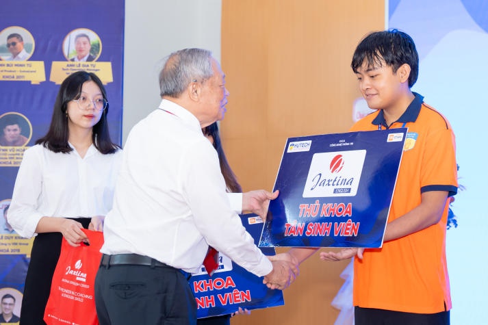 Tân sinh viên Khoa Công nghệ thông tin nắm bắt chiến lược học tập hiệu quả từ chuyên gia 74