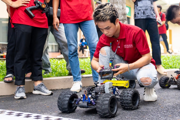 Trải nghiệm học theo kiểu “độc lạ” cùng sinh viên HUTECH tại loạt sân chơi “cực chất” 24