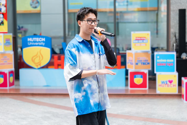 [Video] Văn nghệ sân trường HUTECH khuấy động không khí chào đón newbies 30