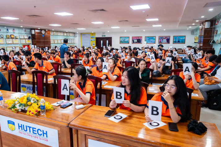 [Video] Học cách bảo vệ bản thân trước thiên tai: HUTECH-ers nói “không” với bị động 57