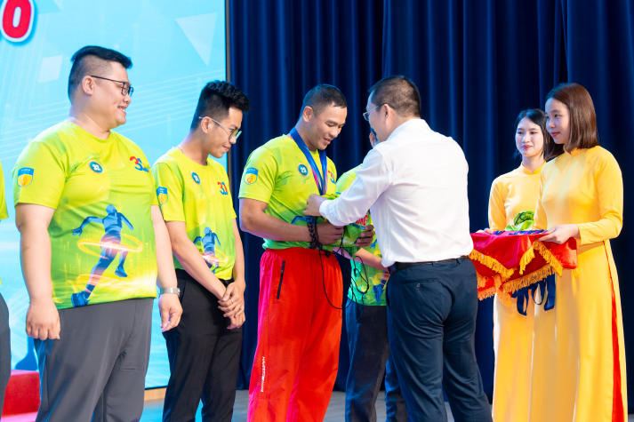 ​Khép lại HUTECH Running Challenge 2026: Tôn vinh hành trình bền bỉ, lan tỏa tinh thần sống khỏe 453