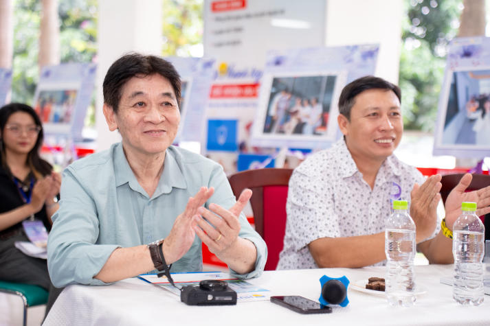 Sinh viên Khoa Quản trị kinh doanh giành giải Quán quân HUTECH Photo Contest “Beloved Teacher 2025” 25