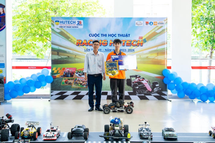 [Video] Hơn 100 đội thi tranh tài tại "đường đua tốc độ" Racing HUTECH lần VII 461