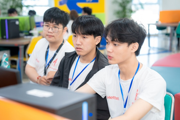 [Video] Nhìn lại những dấu ấn đặc biệt của kỳ thi OLP’25, OlpAI’25, Procon’25 và ICPC Asia HCMC 2025 tại HUTECH 31