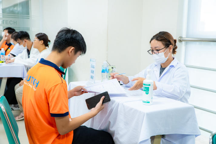 HUTECH tổ chức khám sức khỏe miễn phí dành cho sinh viên toàn trường 92