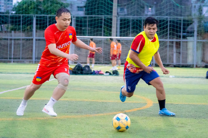 [Hội thao CB-GV-NV HUTECH 2025]: Bóng đá nam khép lại vòng bảng, lộ diện những tấm vé vào Tứ kết 44