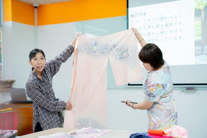Sinh viên Khoa Nhật Bản học tìm hiểu về trang phục truyền thống của đất nước mặt trời mọc 27