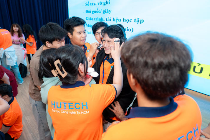 Khoa Quản trị kinh doanh chào đón tân sinh viên khoá 2025: Sẵn sàng hội nhập, vững bước tương lai 87