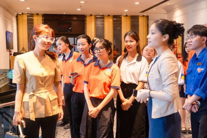Tham quan Renaissance Riverside Hotel Saigon, sinh viên Quản trị khách sạn VKIT tìm hiểu cơ hội nghề nghiệp “5 sao” 37
