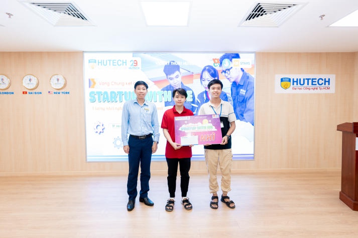 Sinh viên Viện Kỹ thuật HUTECH tự tin thể hiện ý tưởng khởi nghiệp tại “STARTUP WITH HIE 2024” 138