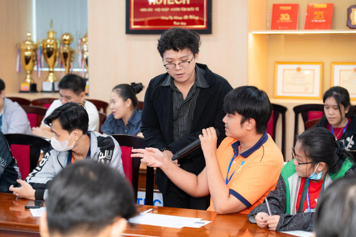 IT-ers HUTECH thực hành tiếng Anh chuyên ngành trong tình huống giao tiếp nghề nghiệp 82
